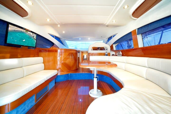 Private Yacht Experience in Puerto Colon