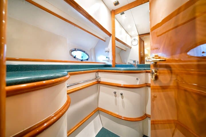 Private Yacht Experience in Puerto Colon