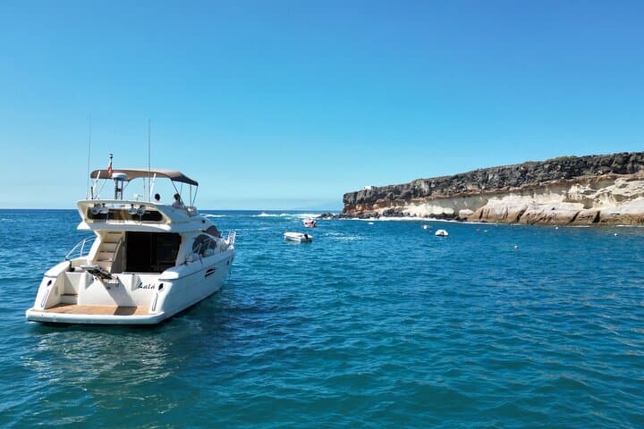Private Yacht Experience in Puerto Colon