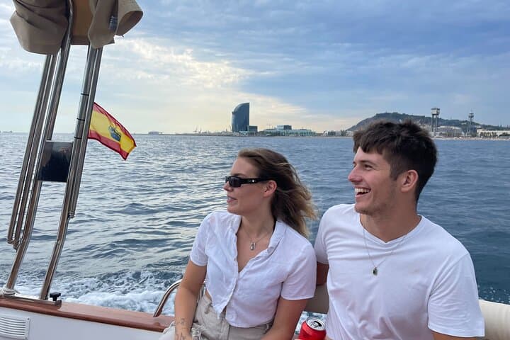 Private Classic Boat Tour in Barcelona