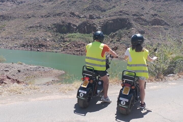 e-Scooter Mountain Tour in Natural Park Pilancones