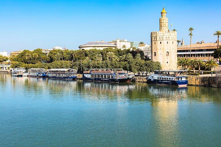 Tour in Seville Tourist Bus, Panoramic Cruise and Walking Tour