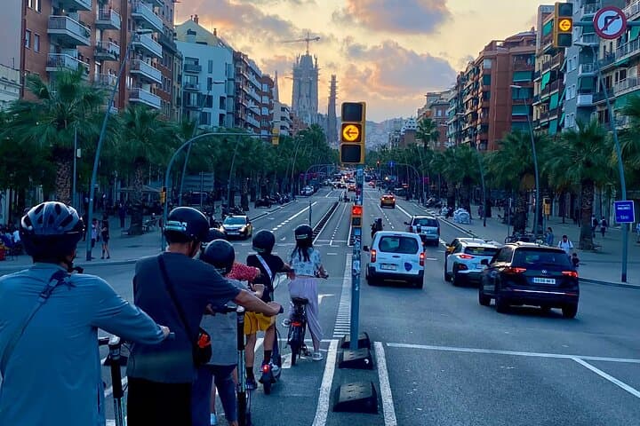 Barcelona Panoramic Escooter or E-Bike Tour