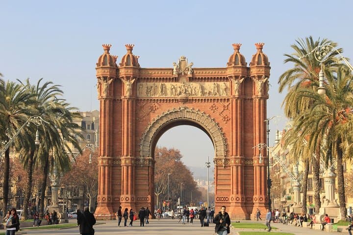 Barcelona 3-Hour Highlights Bike Tour (Private Tour)
