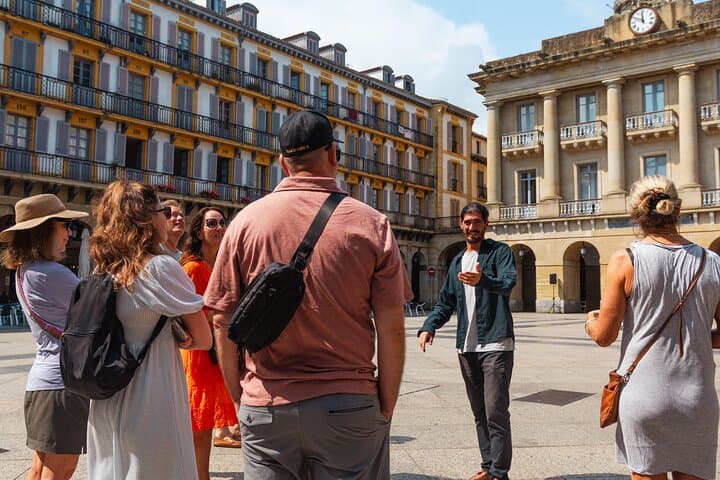 Walking Tour: Explore the Old town of San Sebastian
