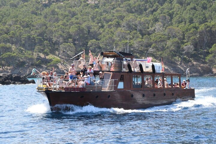 5-Hour Guided Robinson Boat Day Tour in Northern Mallorca