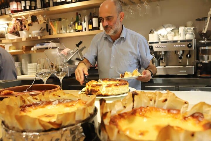 San Sebastián Food & Wine Tour with Basque Club Dinner Experience