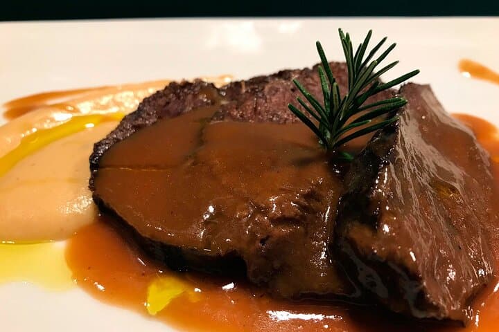 San Sebastián Food & Wine Tour with Basque Club Dinner Experience