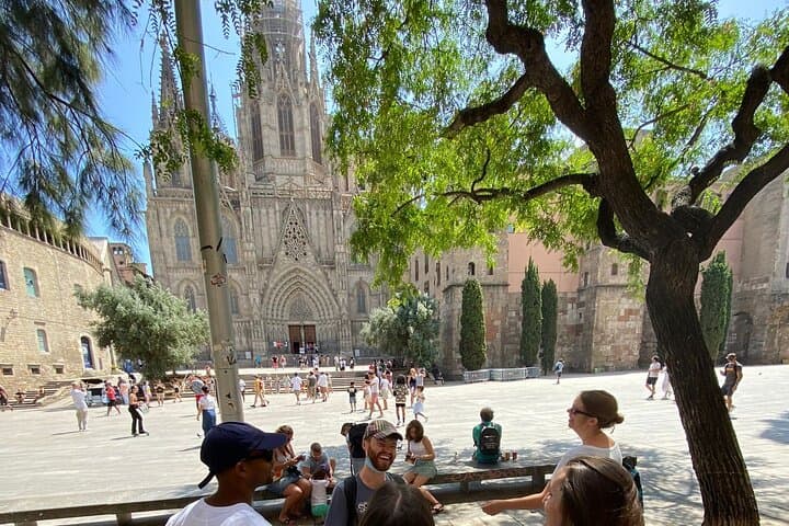 Happiness Walking Tour in Barcelona
