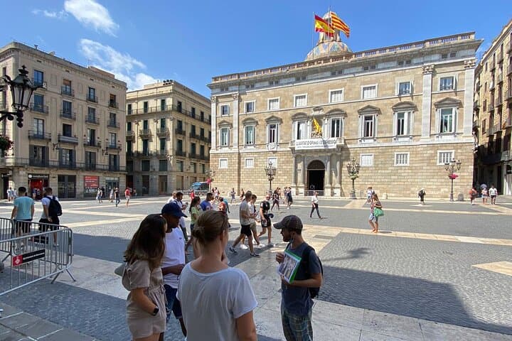 Happiness Walking Tour in Barcelona