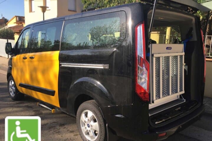 Transfer with wheelchair Accessible from Bcn airport/ port/city
