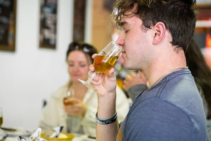 Seville: Triana Market Tapas Tour