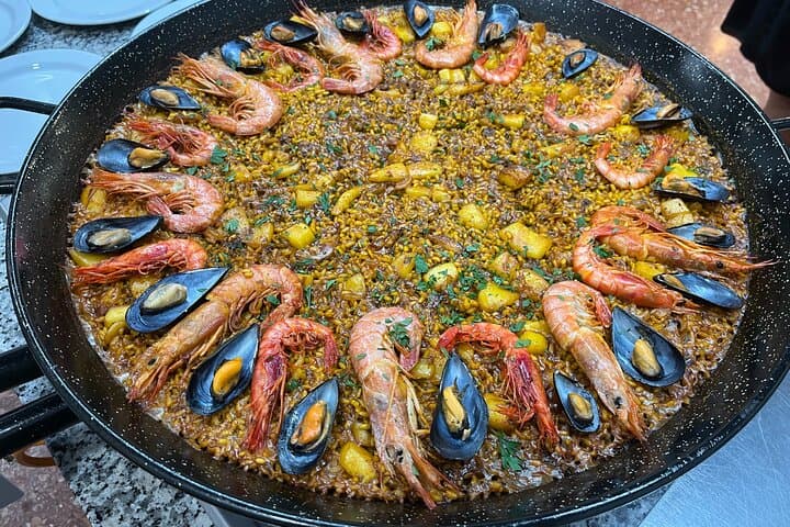 Seafood paella