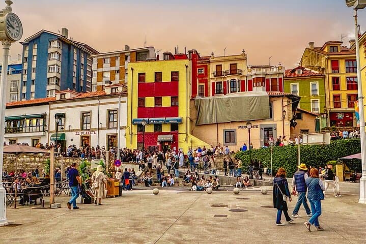 Gijón Self-Guided City Walking Tour & Scavenger Hunt