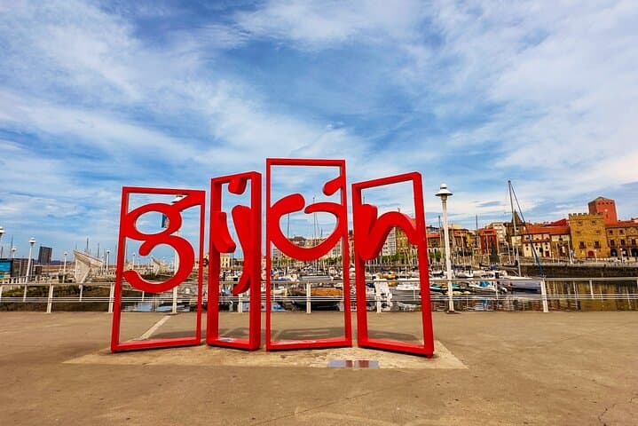 Gijón Self-Guided City Walking Tour & Scavenger Hunt