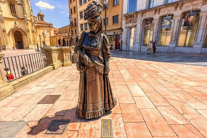 Oviedo Self-Guided City Walking Tour & Scavenger Hunt