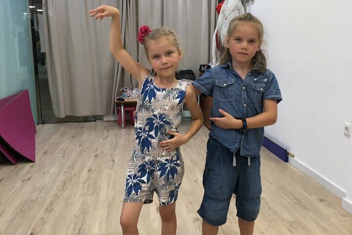 45 minutes flamenco dance class for family in Málaga