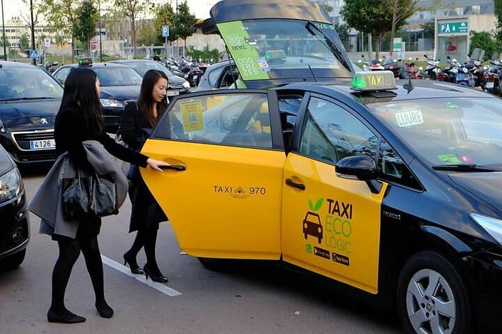 Barcelona: Private Airport to Hotel/City Transfer 2026 — BOOK NOW