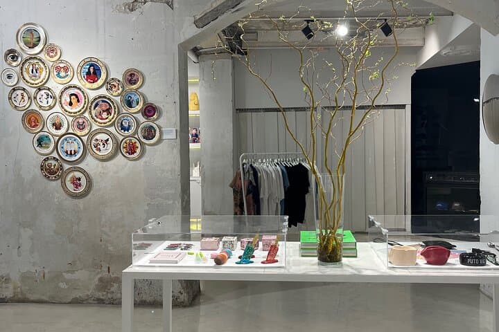 Private Activity with a Shopping Professional in Madrid