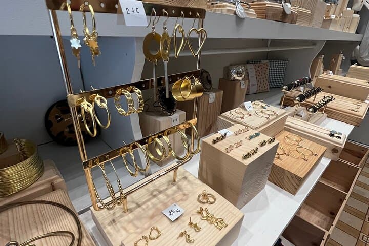 Private Activity with a Shopping Professional in Madrid