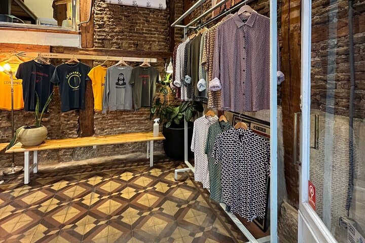 Private Activity with a Shopping Professional in Madrid
