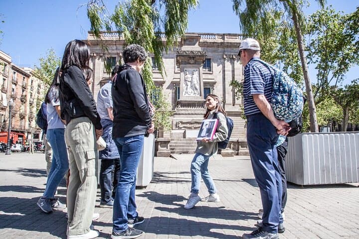 Barcelona Picasso Museum and Walking Tour