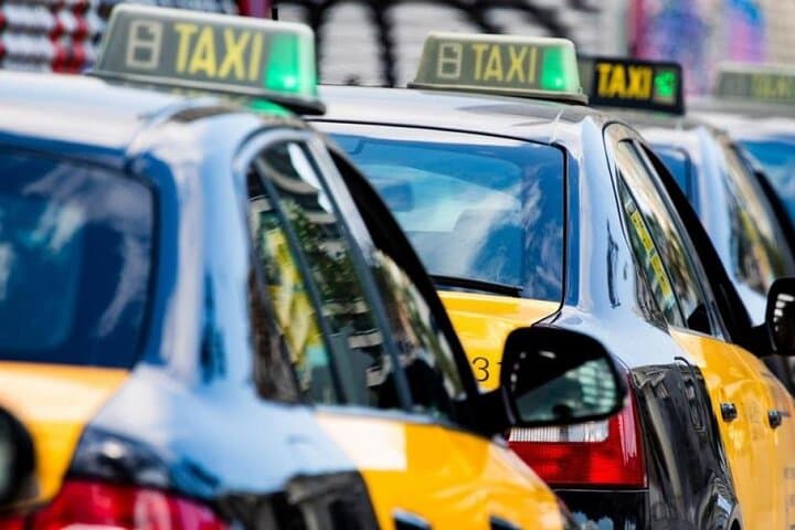 Barcelona Hotel to Airport Private Taxi Transfer
