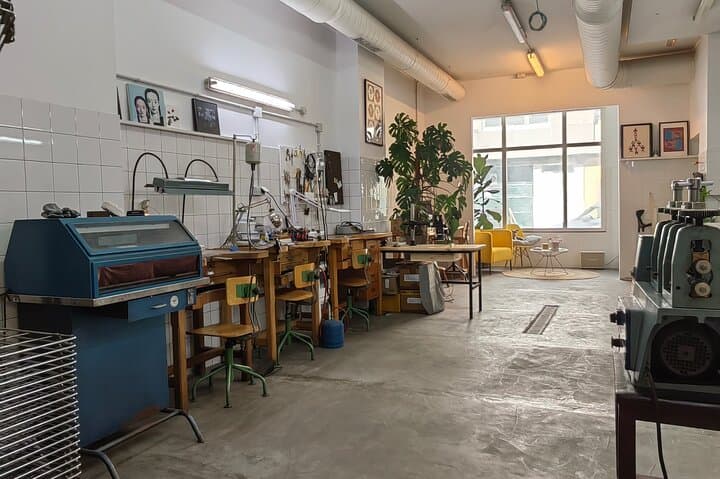 The workshop. Here you will take your first steps in the world of jewelry