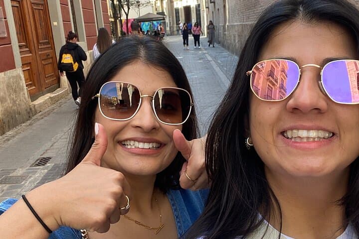 Valencia Iconic Self-Guided City Walking Tour & Scavenger Hunt