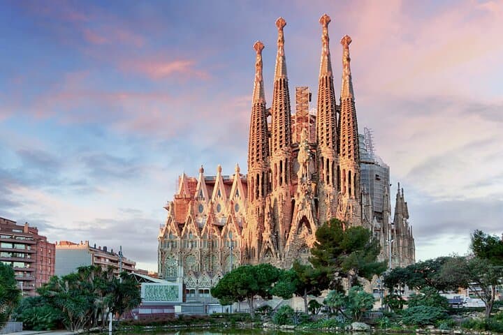 Skip the Line Sagrada Familia Guided Tour