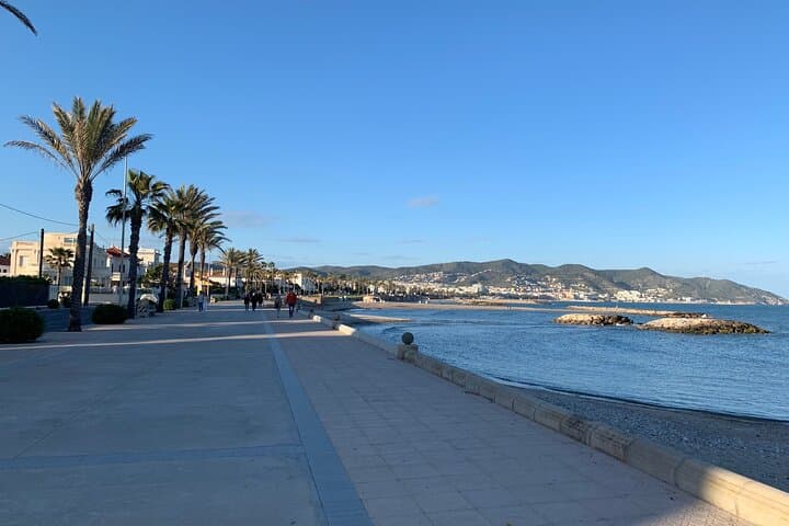Private Arrival Transfer from Barcelona Airport to Sitges