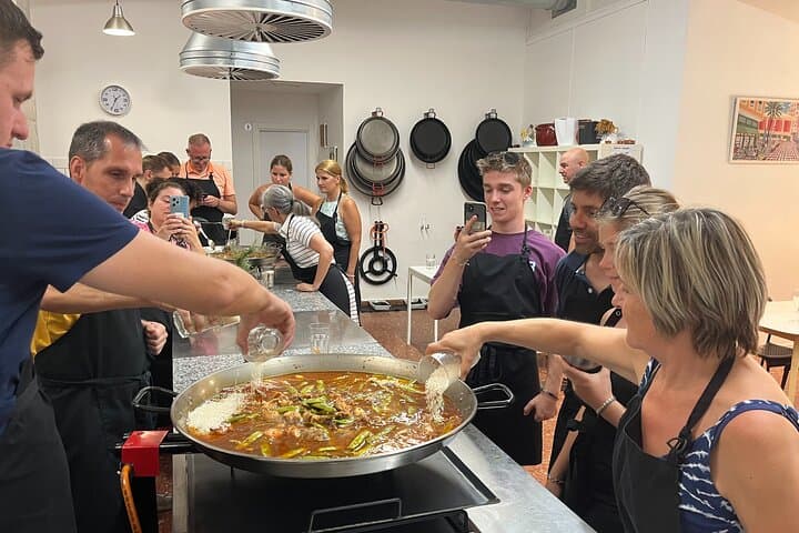 Paella cooking class: Sangria workshop, Tapas & Wine – evening