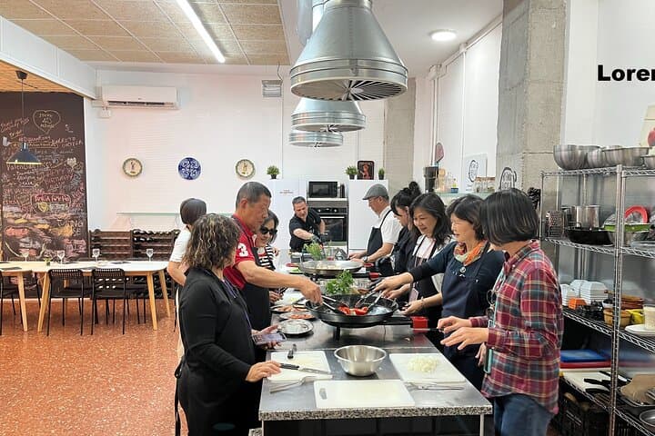 Paella cooking class