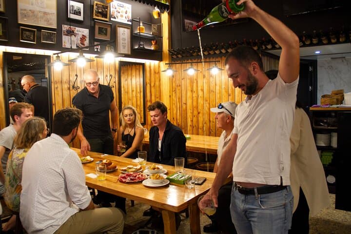 San Sebastian Food & Pintxos Tour with 12 Food & Drinks Tastings