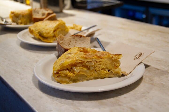 San Sebastian Food & Pintxos Tour with 12 Food & Drinks Tastings
