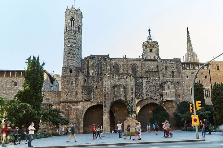 Roman & Gotic & Gaudi in Barcelona: private walking tour