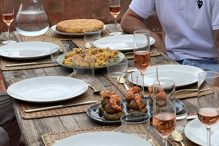 Barcelona: Rooftop Tapas & Sangria class with a Local Chef