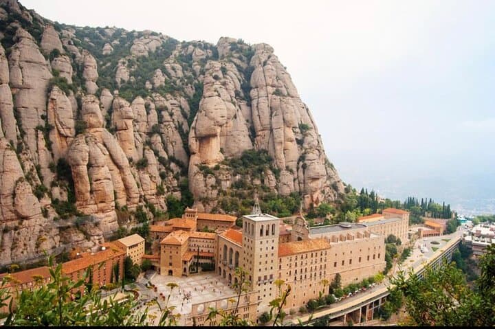 Private Day Trip from Barcelona to Montserrat(Sant Sadurn dAnoia)