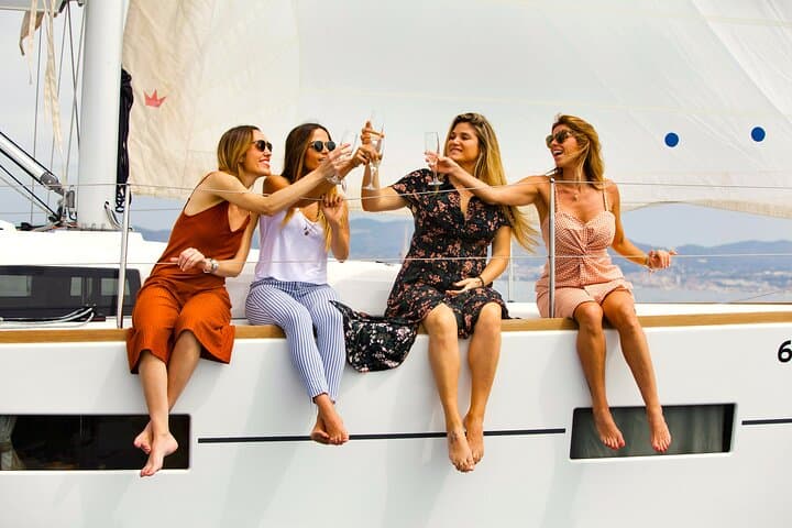 Barcelona Private Sailing with Open Bar & Snacks (max 9)