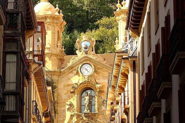 San Sebastian: Private Pintxos Tour with Premium Wines
