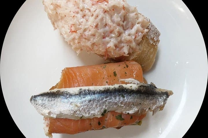 San Sebastian: Private Pintxos Tour with Premium Wines