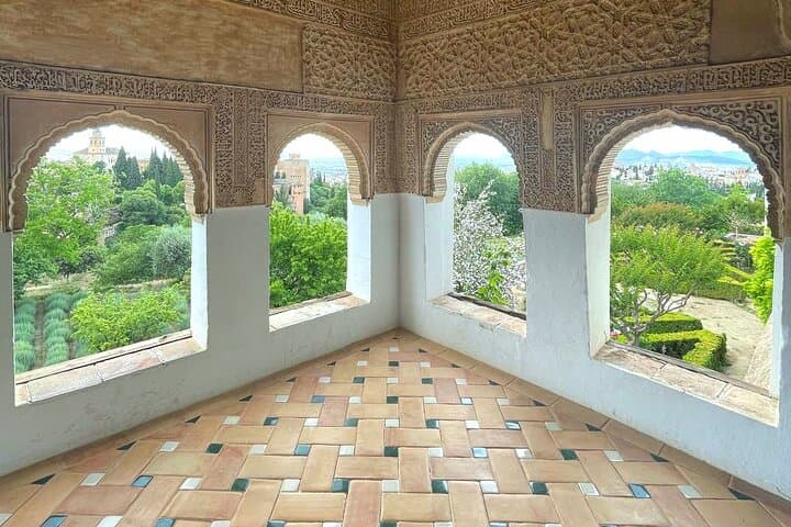https://media-cdn.tripadvisor.com/media/attractions-splice-spp-720x480/11/f4/70/6d.jpg