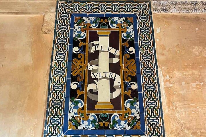 Alhambra and Nasrid Palaces Guided Tour with Tickets