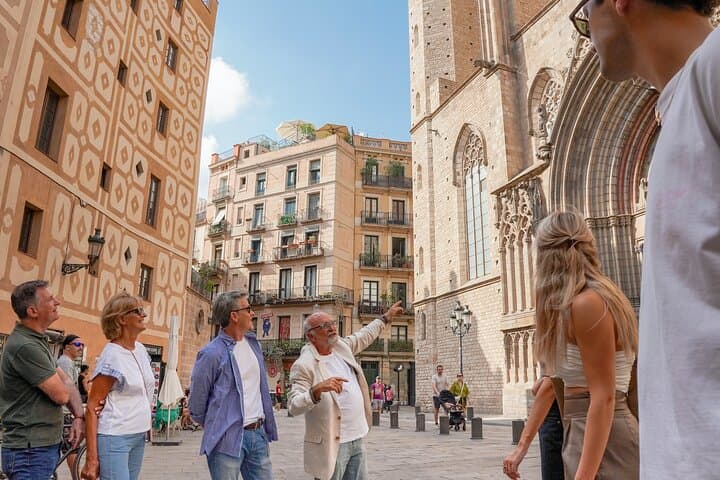 Barcelona Tapas and Wine Experience Small-Group Walking Tour