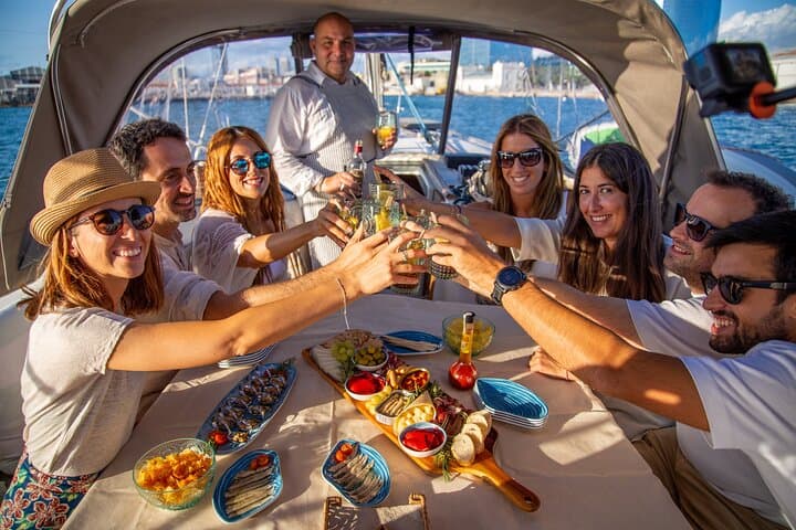 A 2 hours Local Tapas and sailing adventure in Barcelona
