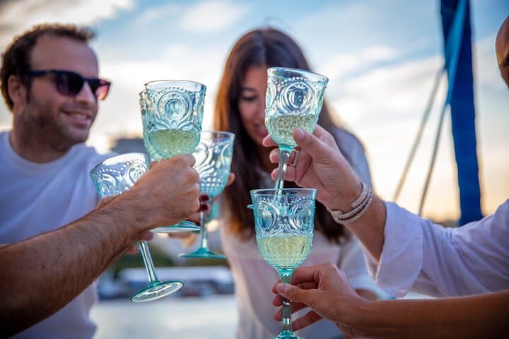 A 2 hours Local Tapas and sailing adventure in Barcelona