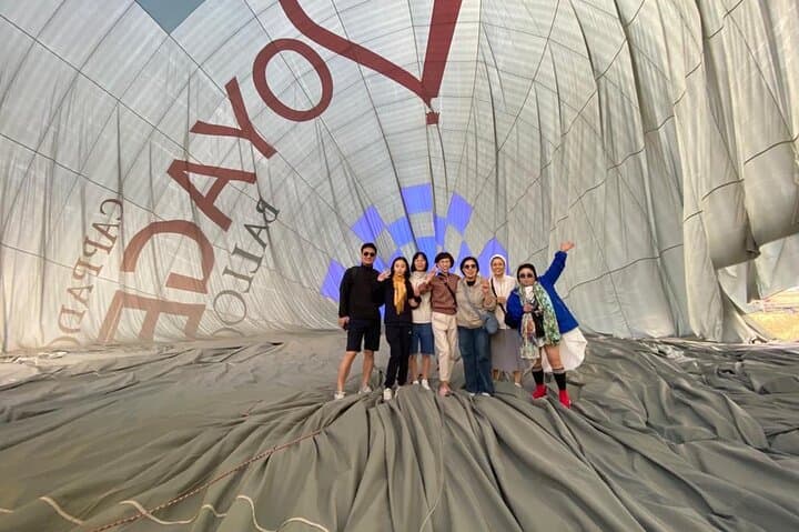 Balloon flight at sunrise in Segovia