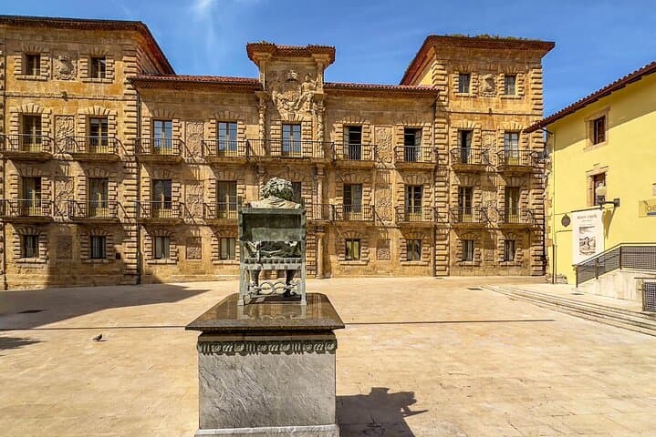 Avilés Self-Guided City Walking Tour & Scavenger Hunt