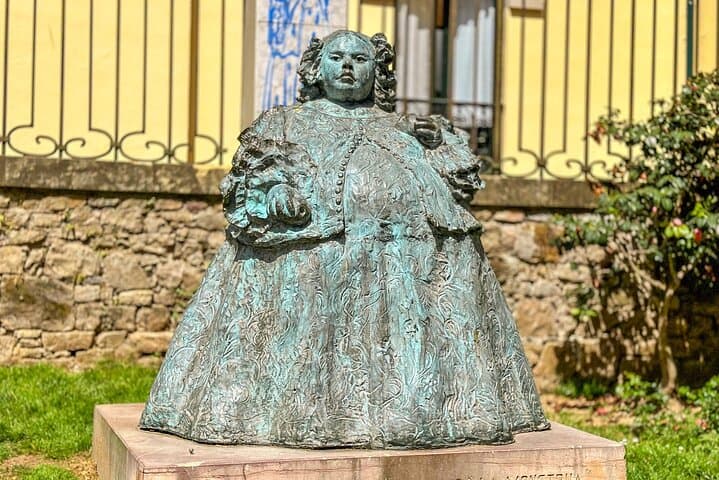 Avilés Self-Guided City Walking Tour & Scavenger Hunt