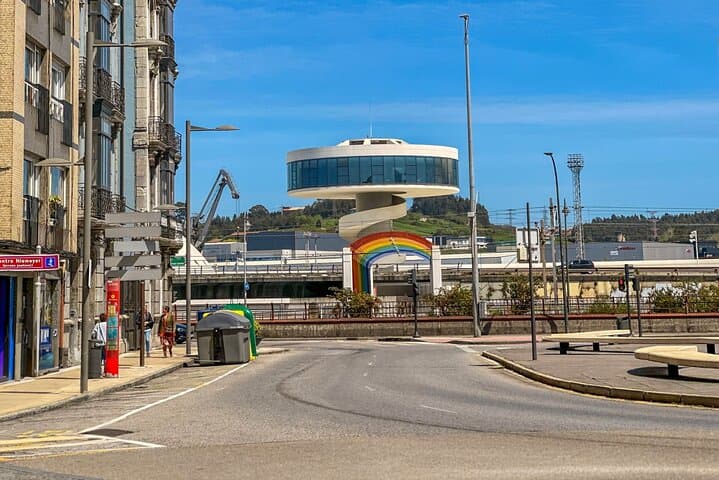 Avilés Self-Guided City Walking Tour & Scavenger Hunt